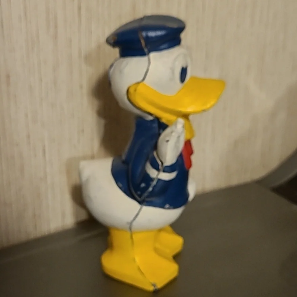 Vintage Donald Duck Cast Iron Bank - Picture 4 of 8